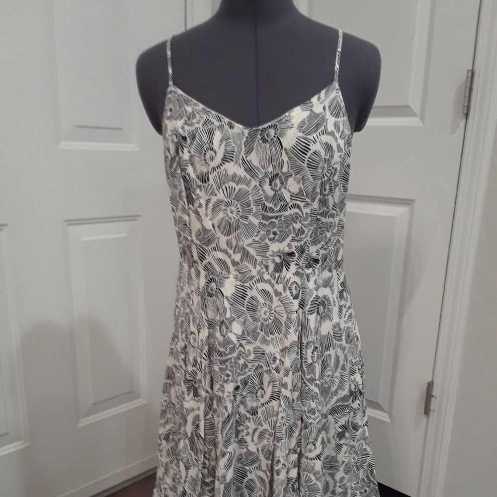 💕HP💕Old Navy Patterned Sun Dress - Picture 3 of 10
